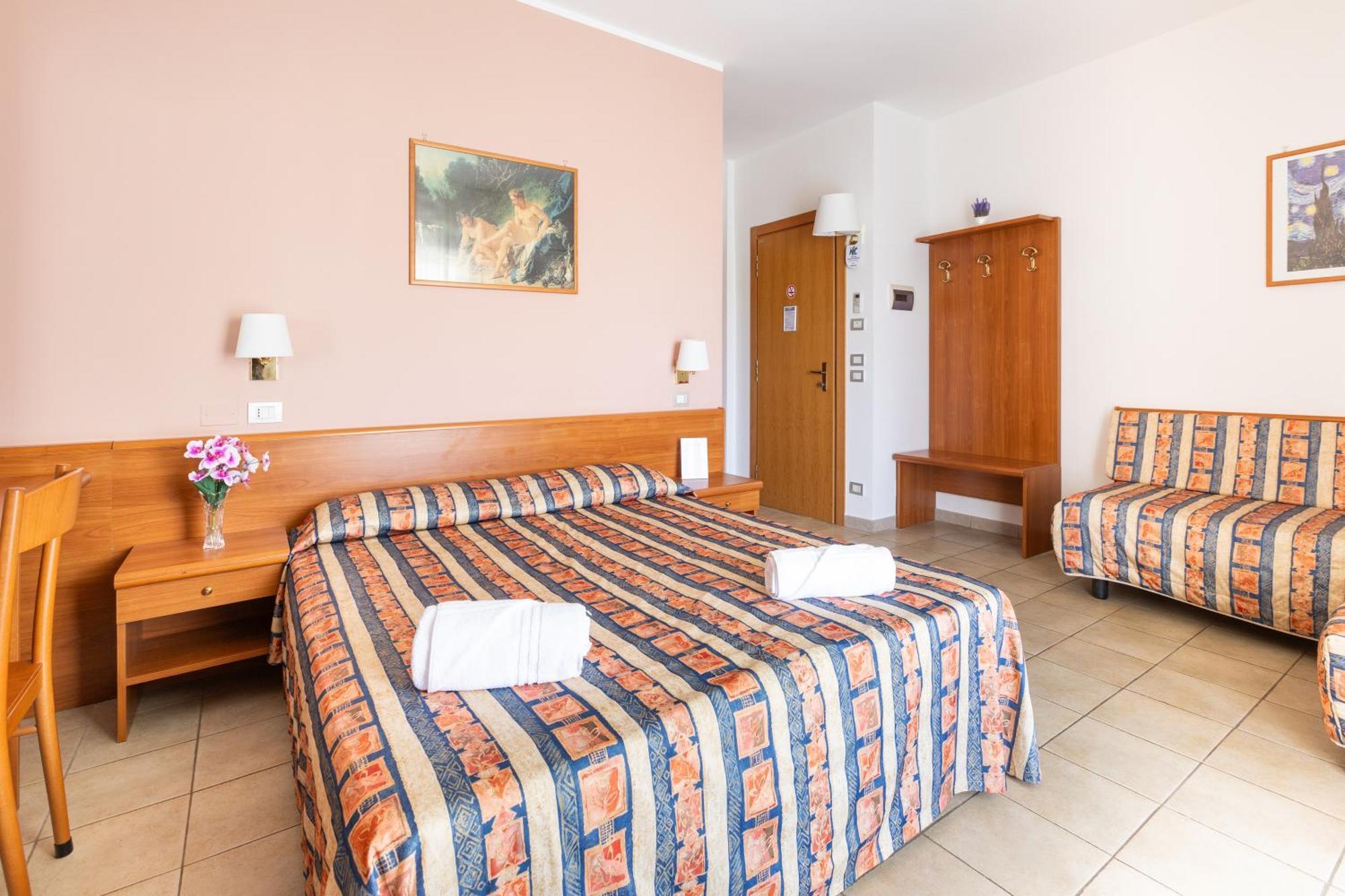 Hotel Palme Gemelle Vieste Buitenkant foto
